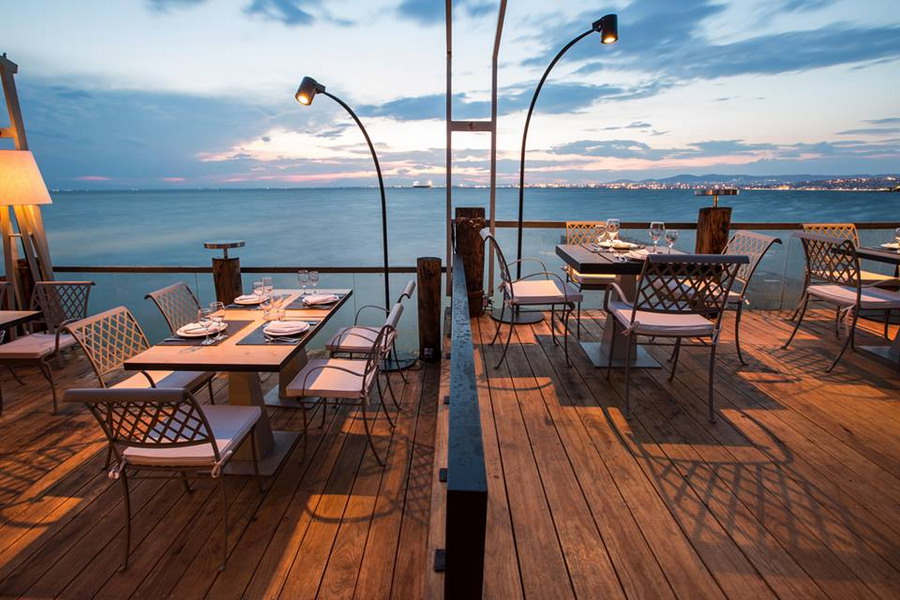  Shark  bar Thessaloniki 